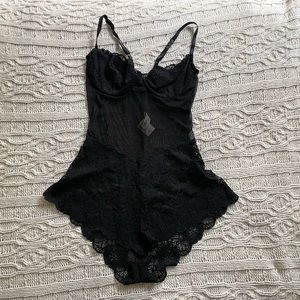 VICTORIA’S SECRET LACED LINGERIE BODYSUIT